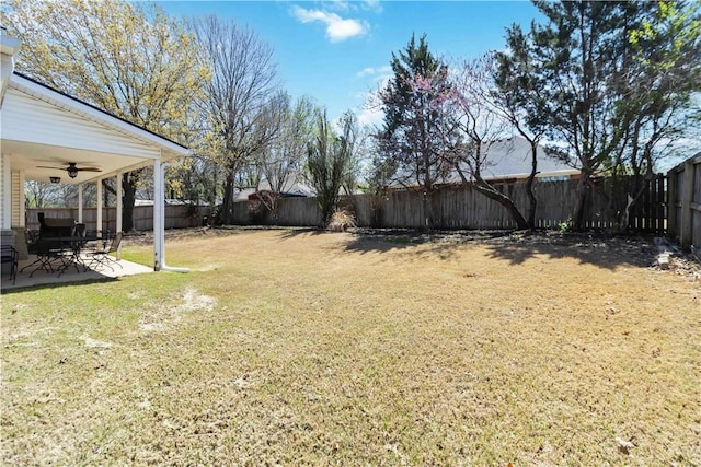 view of yard featuring a fenced backyard, ceiling fan, and a patio