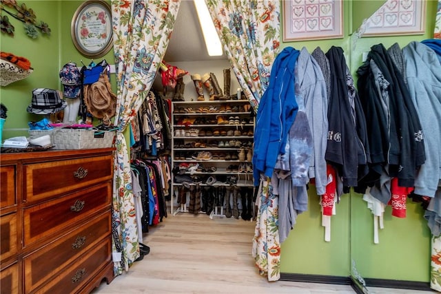 30 Strichen Dr, Bella Vista, AR 72715 - walk in closet featuring wood finished floors