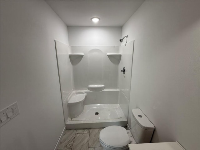 405 S Walnut St, Marshall, AR 72650 - full bathroom featuring baseboards, walk in shower, toilet, and marble finish floor