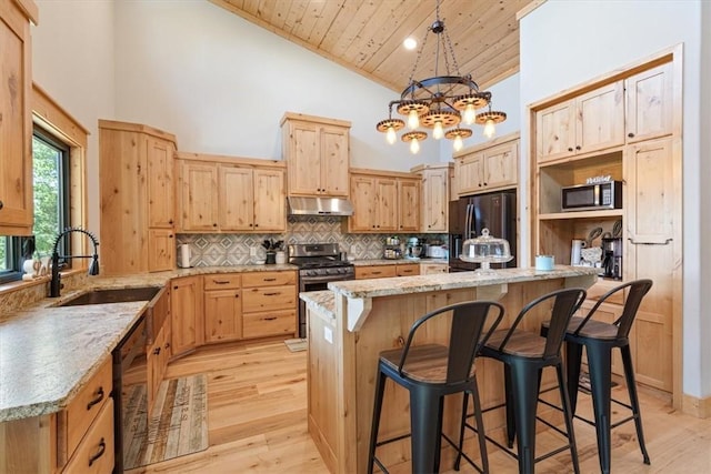 13936 Deepwater Dr, Garfield, AR 72732 - kitchen featuring wood ceiling, under cabinet range hood, black appliances, a sink, and high vaulted ceiling