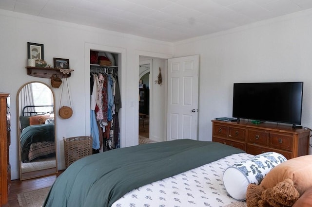 406 N Oak St, Harrison, AR 72601 - bedroom with wood finished floors and a closet