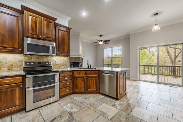 kitchen with a peninsula, a ceiling fan, stainless steel appliances, crown molding, and backsplash