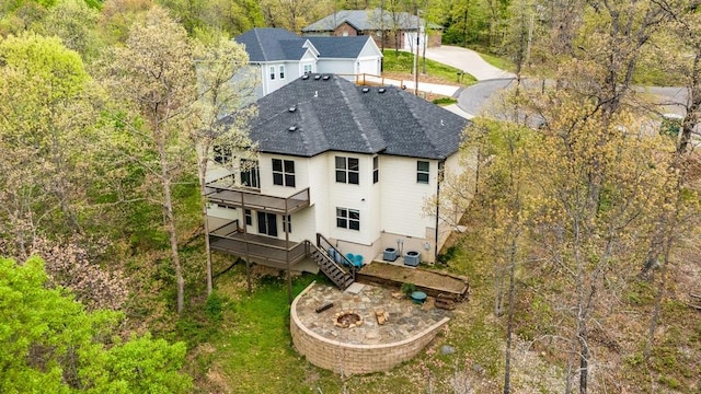 birds eye view of property featuring a wooded view