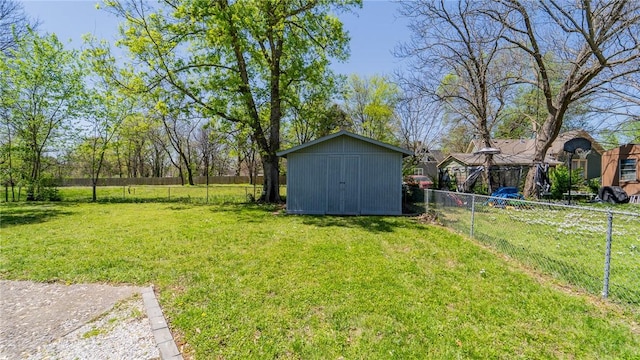 view of yard featuring fence, an outdoor structure, and a storage unit