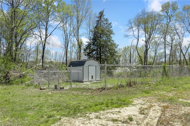 view of yard featuring an outdoor structure, a shed, and fence