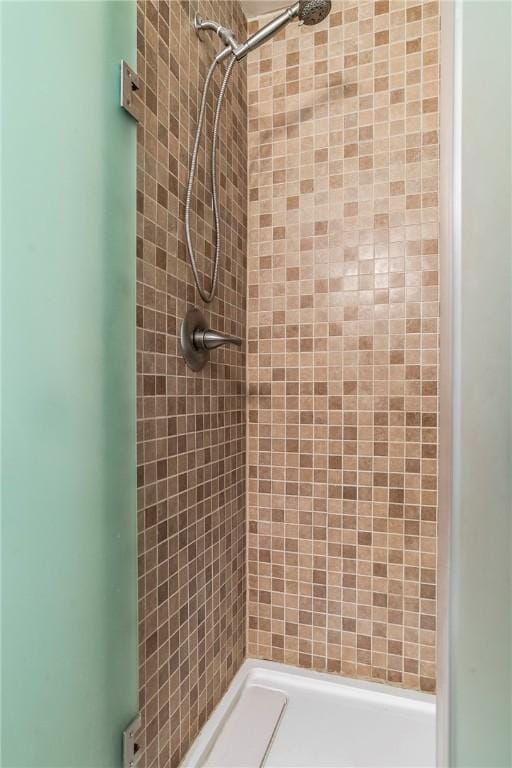 full bath featuring a tile shower