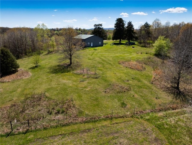 view of yard featuring a rural view