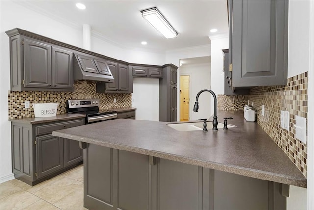 kitchen featuring dark countertops, extractor fan, a sink, stainless steel electric range, and a peninsula