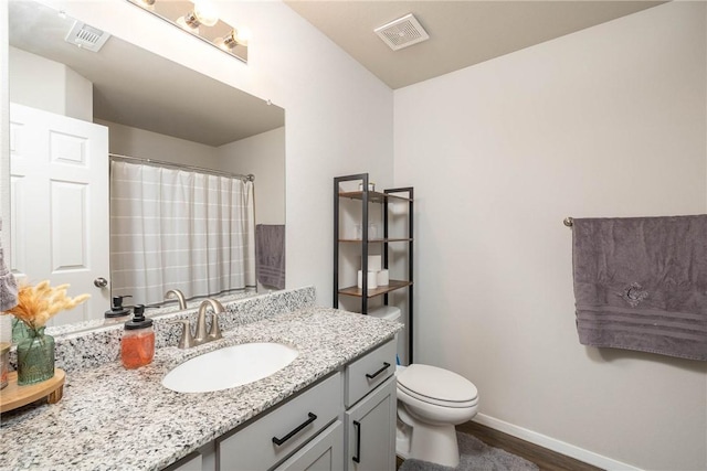 full bathroom featuring visible vents, toilet, baseboards, and vanity