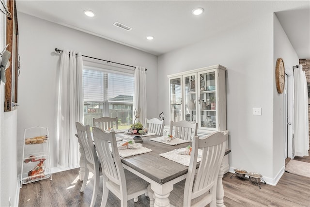 dining space with recessed lighting, baseboards, visible vents, and light wood-style flooring