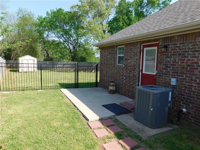 view of yard featuring cooling unit, a storage unit, a fenced backyard, and an outdoor structure