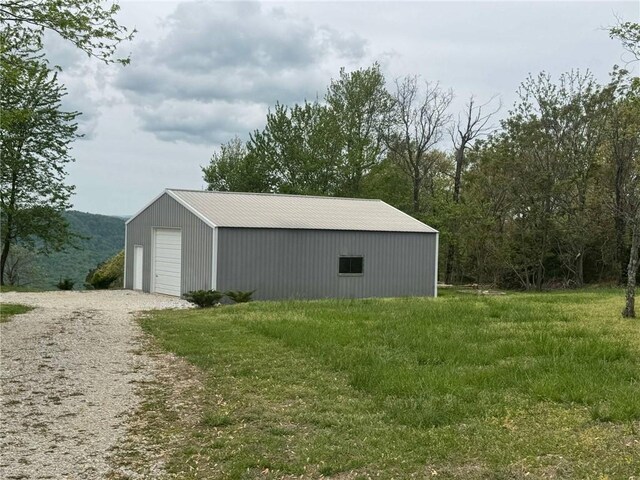 view of outdoor structure with an outbuilding