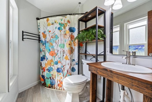 501 SE Main St, Gravette, AR 72736 - bathroom featuring baseboards, a shower with curtain, a sink, and toilet