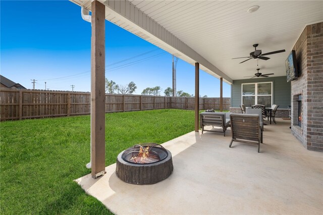 view of patio with a ceiling fan, outdoor dining space, a fenced backyard, and an outdoor fire pit