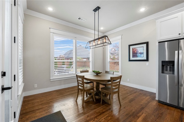 dining area featuring visible vents, recessed lighting, dark wood-style floors, and baseboards