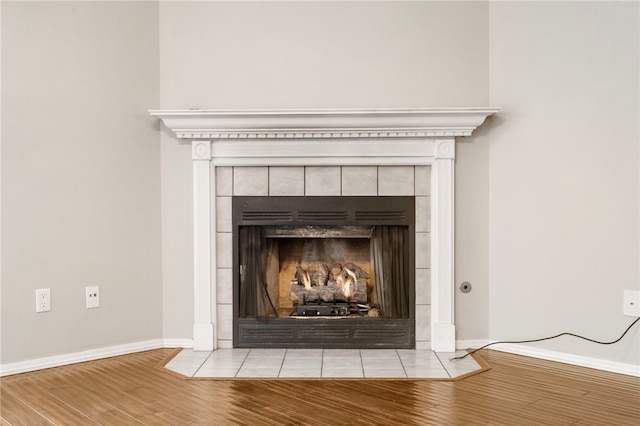 1600 N Stable Ave, Fayetteville, AR 72703 - details featuring baseboards, wood finished floors, and a tile fireplace