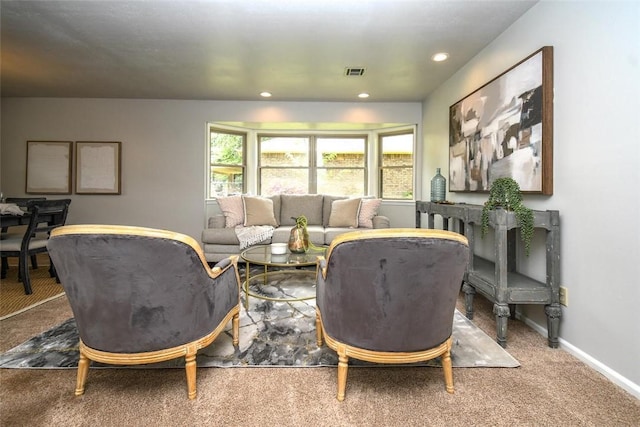 living area with baseboards, visible vents, carpet floors, and recessed lighting
