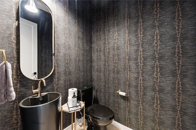 424 SE D St, Bentonville, AR 72712 - half bath with toilet