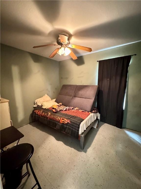 bedroom featuring ceiling fan