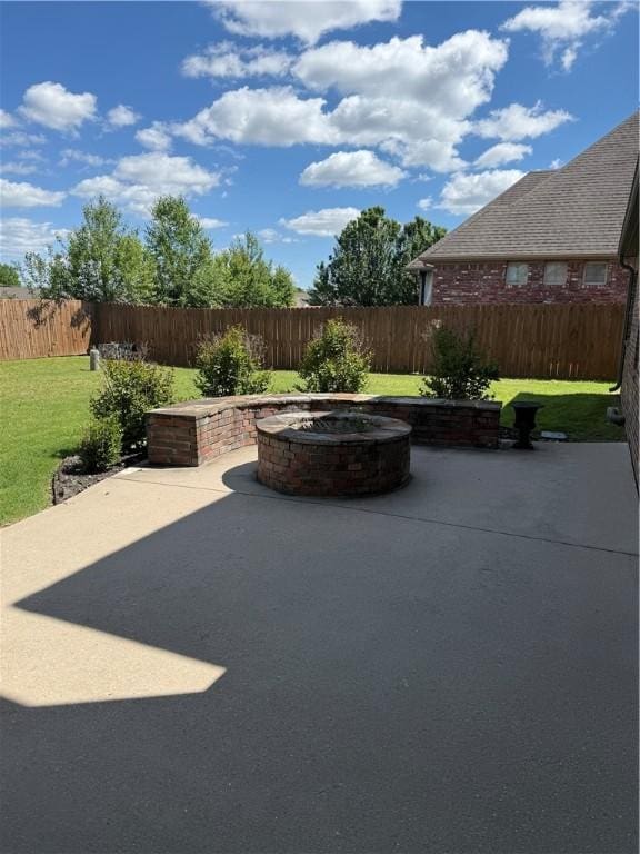 view of patio with an outdoor fire pit
