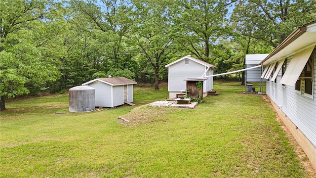 view of yard featuring a storage unit and an outdoor structure
