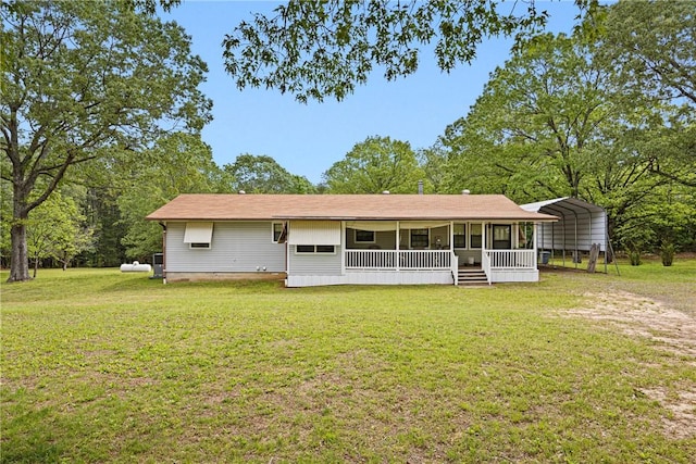 view of front facade with a carport, covered porch, and a front lawn