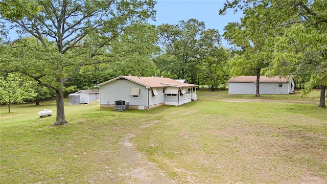 view of yard featuring cooling unit
