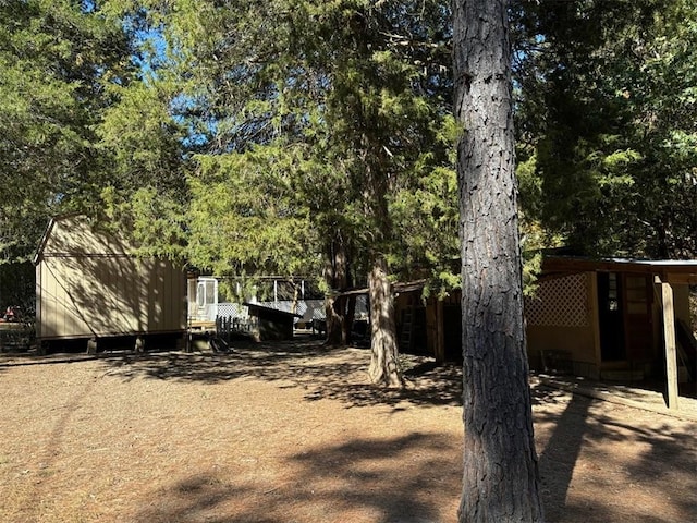 2525 Dustin Ln, Omaha, AR 72662 - view of yard with an outdoor structure