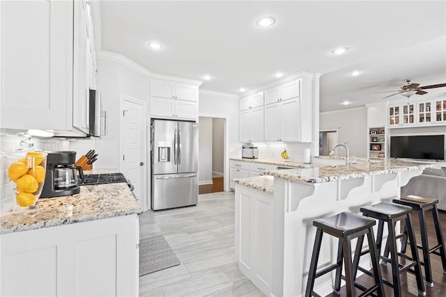 kitchen featuring ornamental molding, a peninsula, ceiling fan, recessed lighting, and stainless steel fridge with ice dispenser