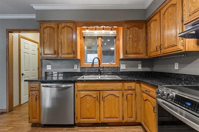 5 Sorbie Dr, Bella Vista, AR 72715 - kitchen featuring stainless steel appliances, crown molding, and brown cabinets