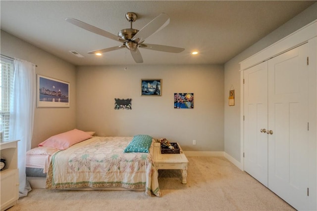 bedroom featuring ceiling fan, light carpet, recessed lighting, and visible vents