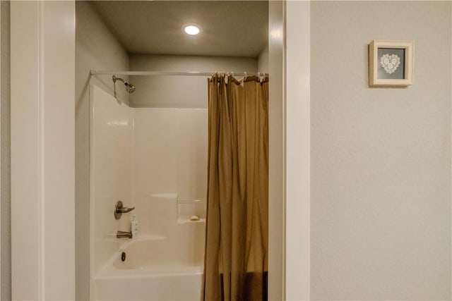 bathroom featuring shower / bath combo