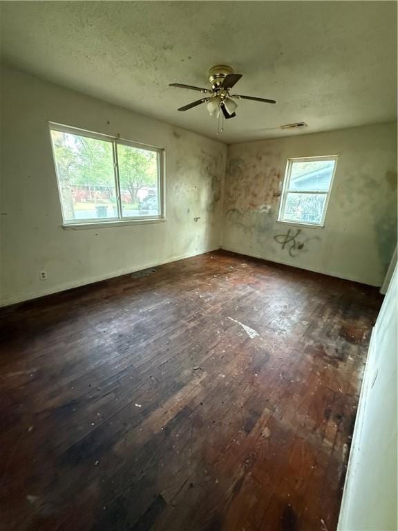 unfurnished room featuring wood-type flooring and a ceiling fan