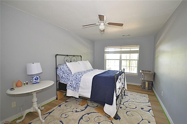 3 Evelynia Cir, Bella Vista, AR 72715 - bedroom featuring visible vents, baseboards, ceiling fan, and wood finished floors