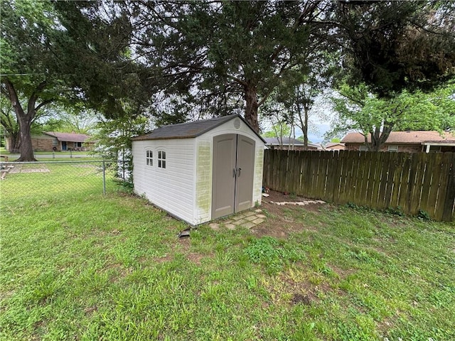 60 N Redwood Cir, Sallisaw, OK 74955 - view of shed featuring a fenced backyard