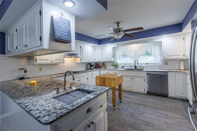 1 Panbury Ln, Bella Vista, AR 72715 - kitchen featuring stainless steel dishwasher, a sink, a peninsula, and light stone counters