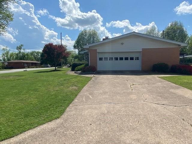 503 Skyline Dr, Harrison, AR 72601 - view of side of home featuring driveway, a lawn, and an attached garage