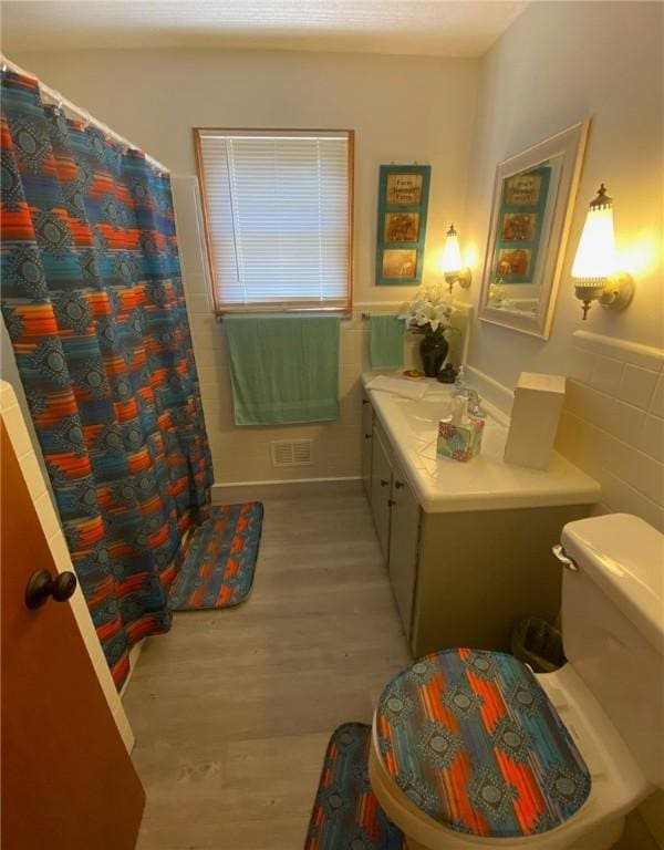 503 Skyline Dr, Harrison, AR 72601 - bathroom featuring wood finished floors, toilet, a sink, curtained shower, and tile walls