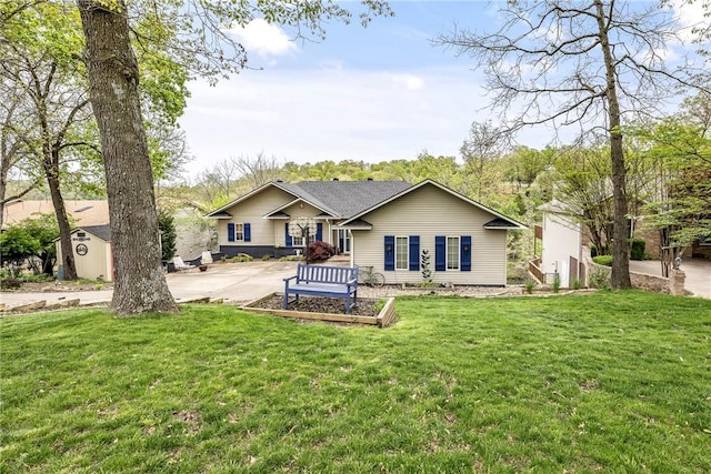 57 Dunsford Dr, Bella Vista, AR 72715 - rear view of property featuring a shed, an outdoor structure, and a lawn