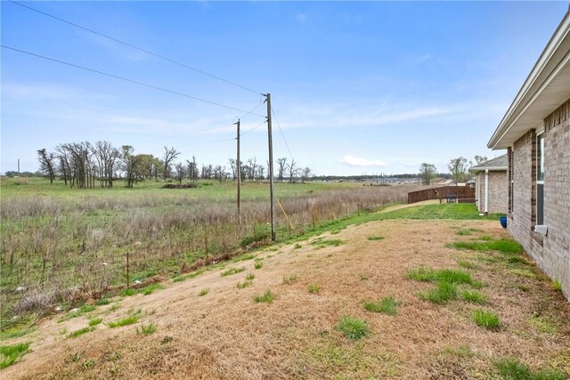 view of yard featuring a rural view
