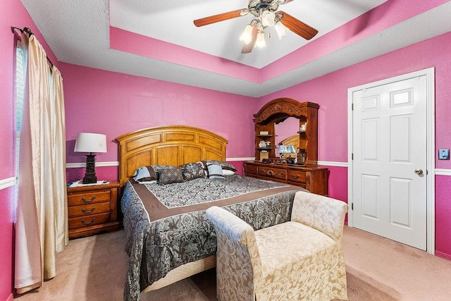 bedroom featuring a ceiling fan and light carpet