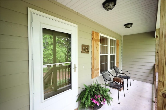 property entrance with covered porch