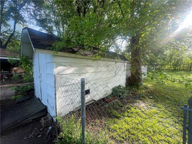 607 Carter St, Clarksville, AR 72830 - view of outbuilding featuring an outdoor structure and fence