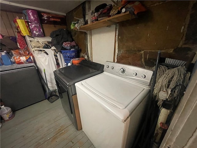607 Carter St, Clarksville, AR 72830 - laundry area featuring separate washer and dryer and wood finished floors