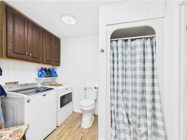 bathroom featuring independent washer and dryer, wood finished floors, toilet, and a shower with curtain