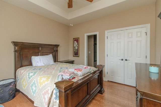 203 W Hayden Blvd, Rogers, AR 72756 - bedroom featuring light wood-style flooring, a closet, and a ceiling fan