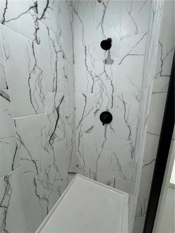 13537 Little Elm Rd, Farmington, AR 72730 - full bath with tiled shower
