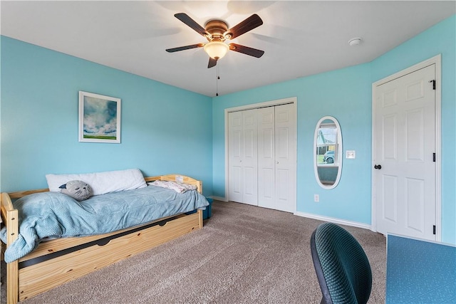 bedroom with a closet, a ceiling fan, carpet, and baseboards