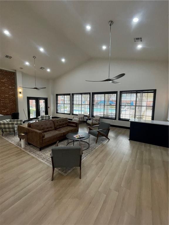 4261 Meadow Creek Cir Unit 204, Fayetteville, AR 72703 - building lobby with visible vents