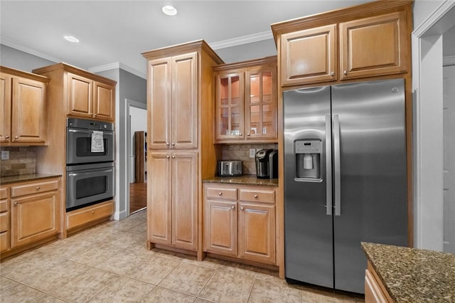 kitchen with backsplash, dobule oven black, stainless steel fridge, and crown molding